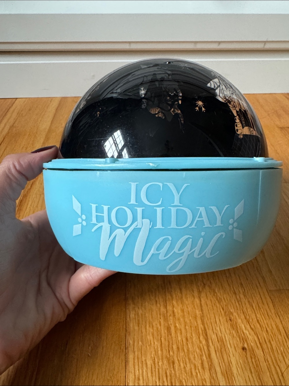 Frozen Icy Holiday Magic Light Projector - Picture 4 of 8